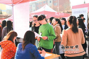 毕业季求职忙 高校毕业生如何把握就业机遇