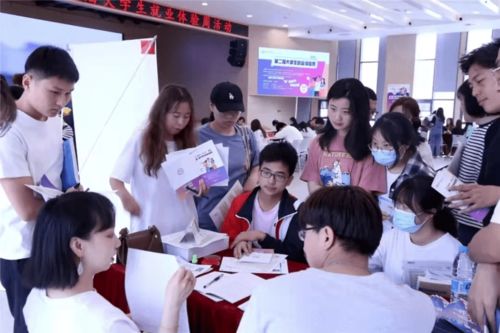 高校毕业生就业创业指导 以服务需求为基，以创新方式为翼
